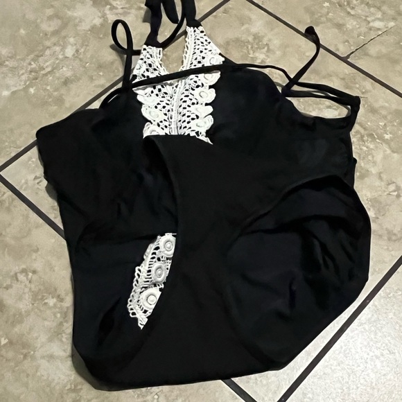 Kona Sol Women's S  Crochet Trim Plunge One Piece Swim Suit Black - Picture 4 of 5